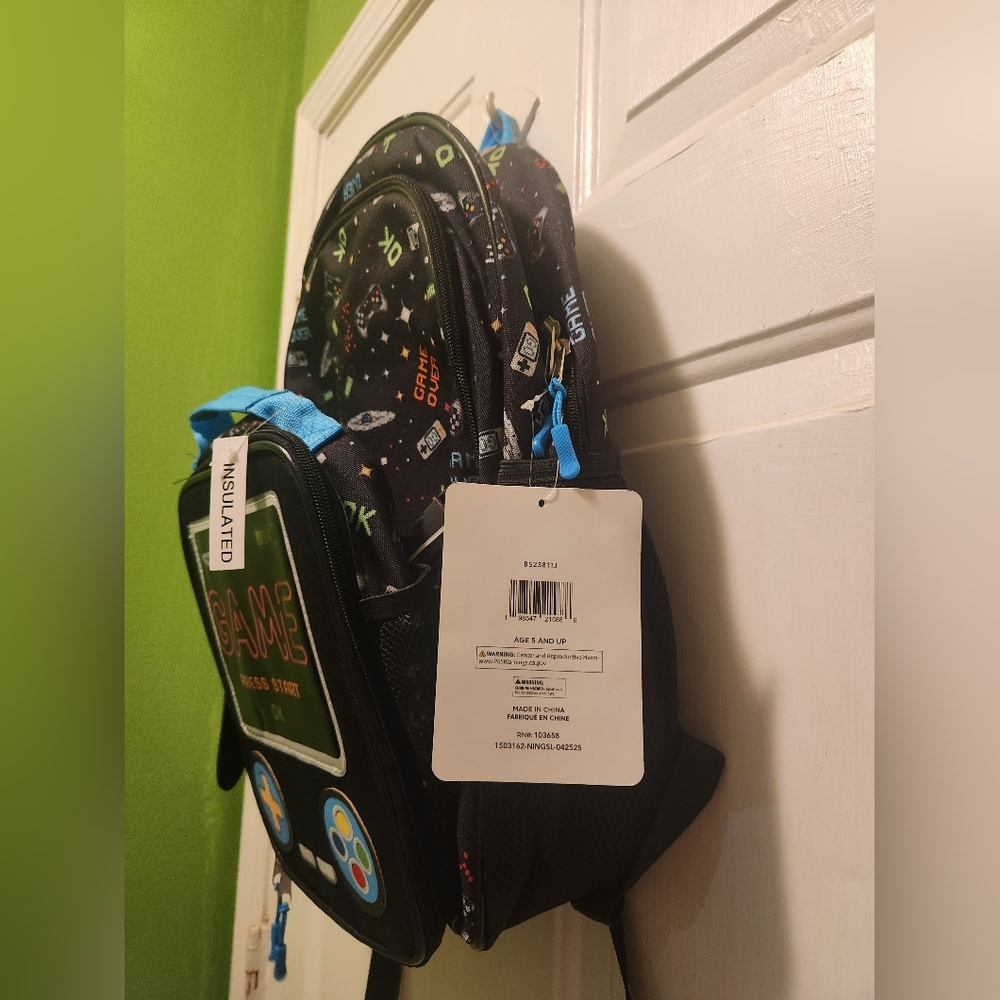 Backpack - Picture 5 of 7